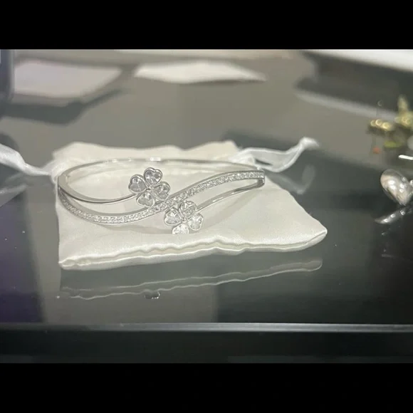 Gorgeous silver plated clover petal bracelet - #253 - Picture 7 of 12